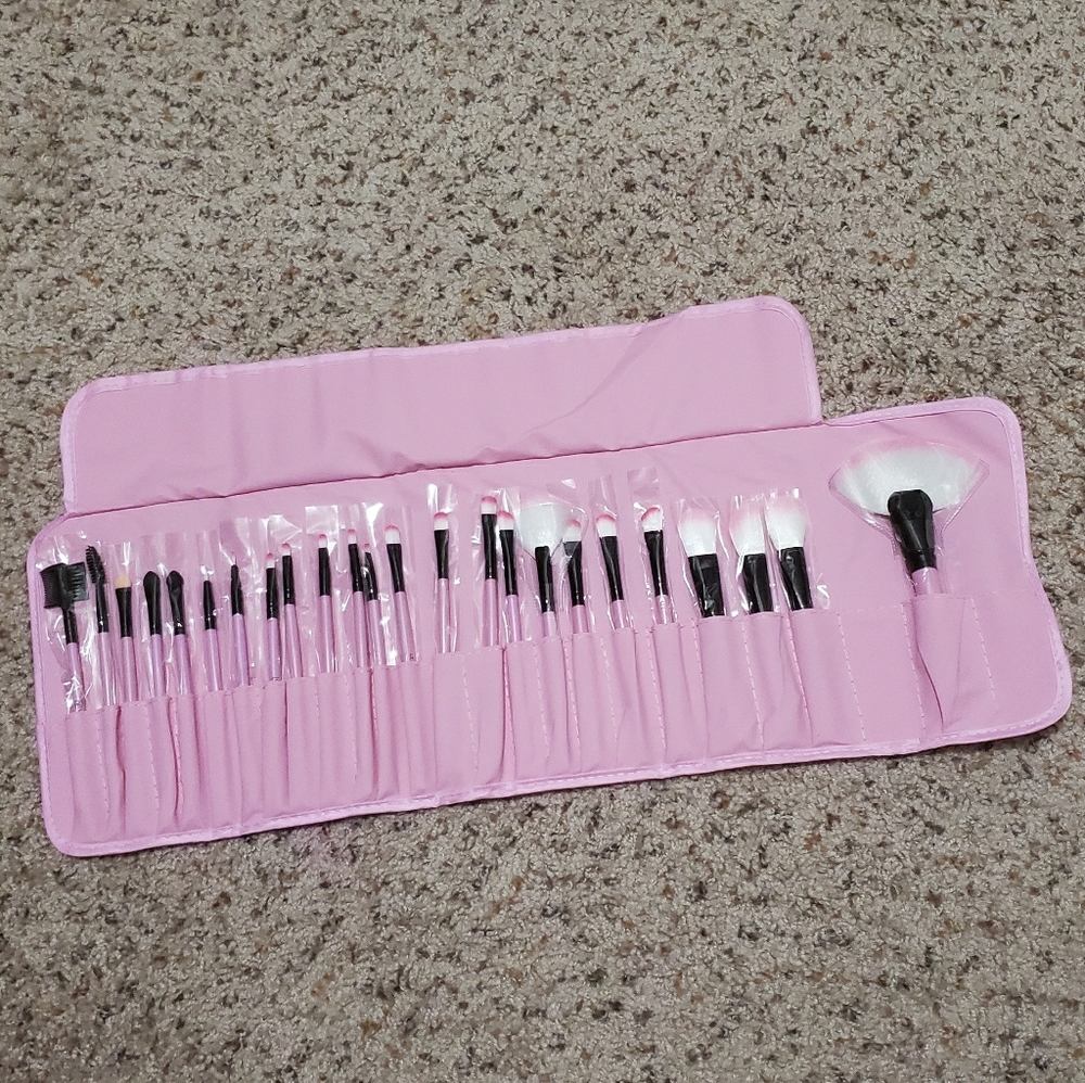 24pc NWOT Make-Up Brushes